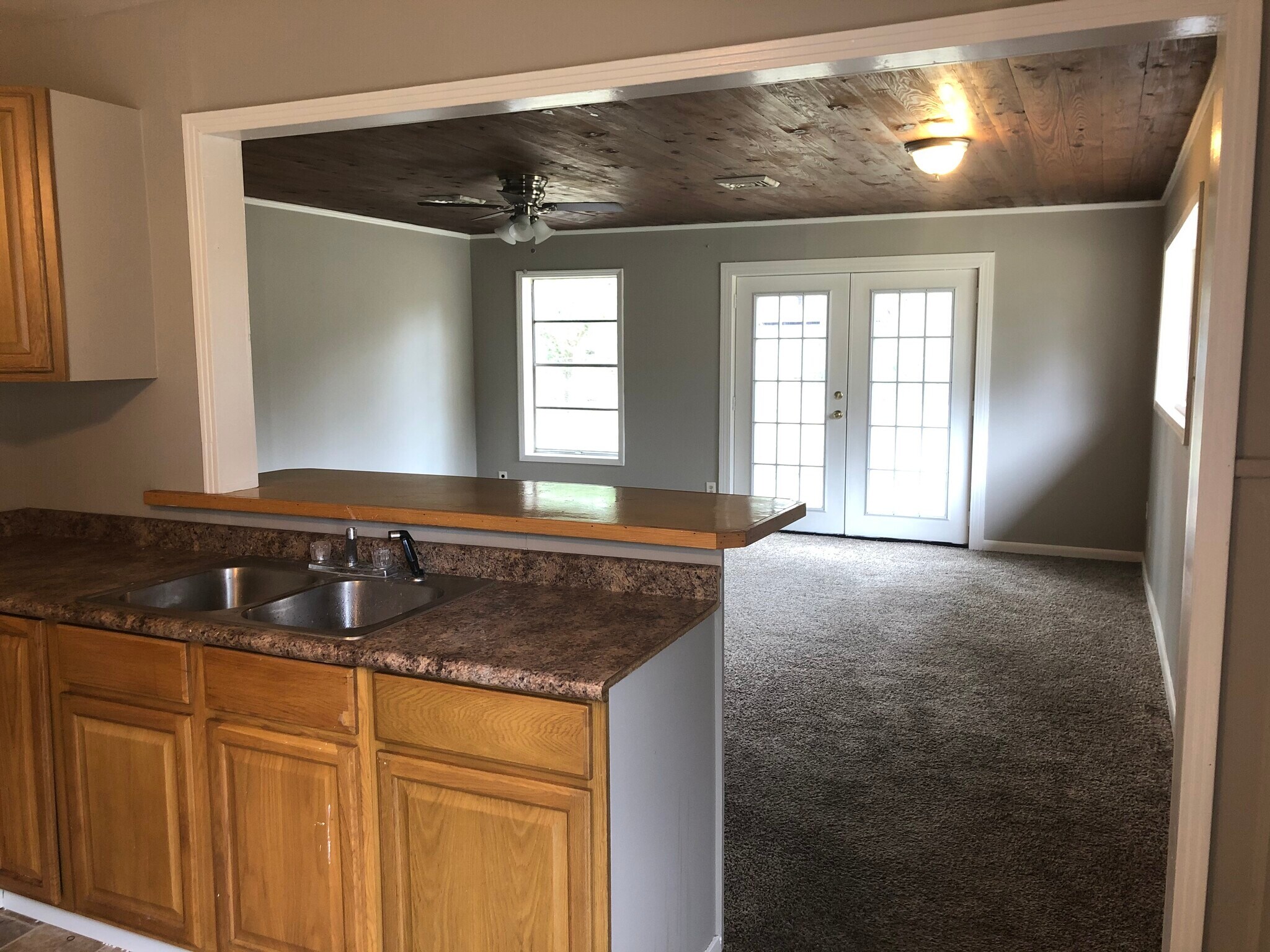 Living room - 421 Wilmuth St