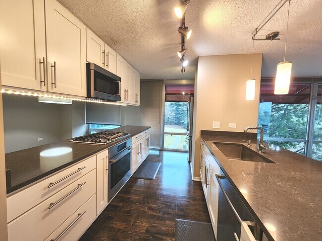 Building Photo - 9655 Woods Dr