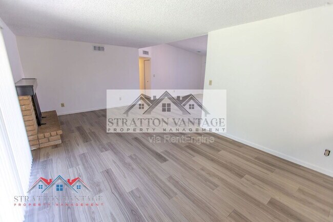 Building Photo - 7911 East Vía de Belleza