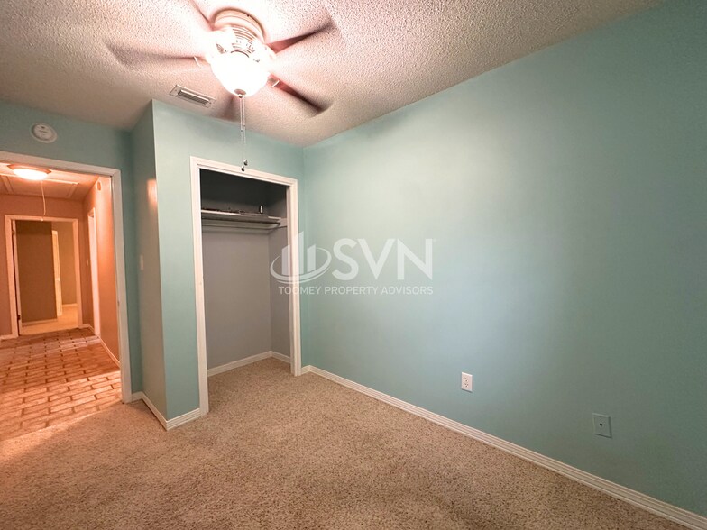 Building Photo - 662 Ridgewood Dr