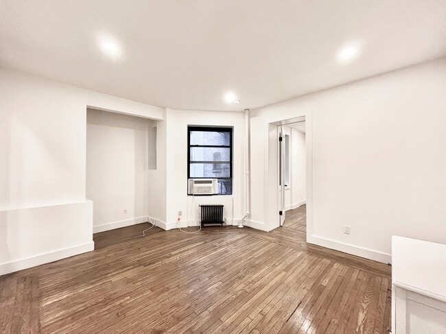 Building Photo - 45 Tiemann Pl