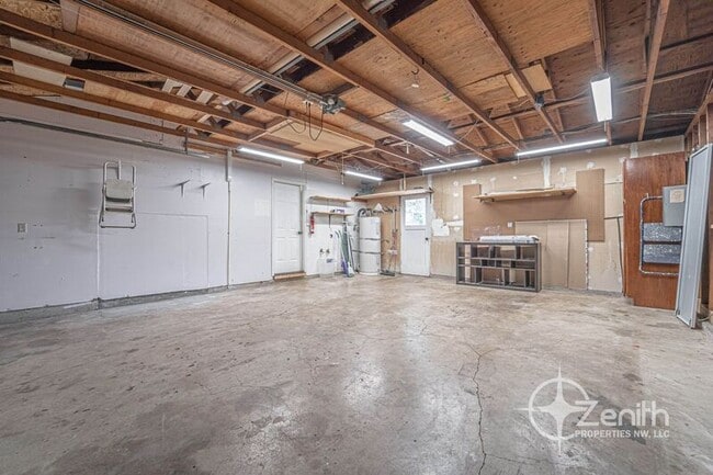 Building Photo - 15010 NE 39th St
