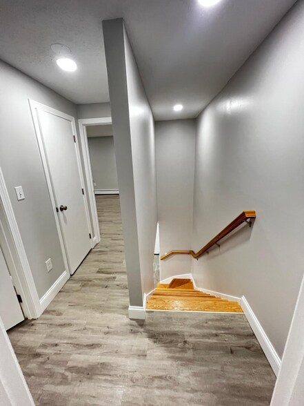 Building Photo - 394 Greenwood St