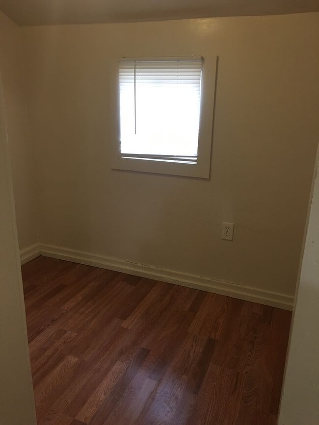 Building Photo - 810-888-7300