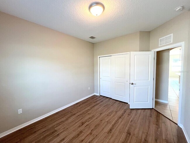 Building Photo - 37 Pine Croft Ln