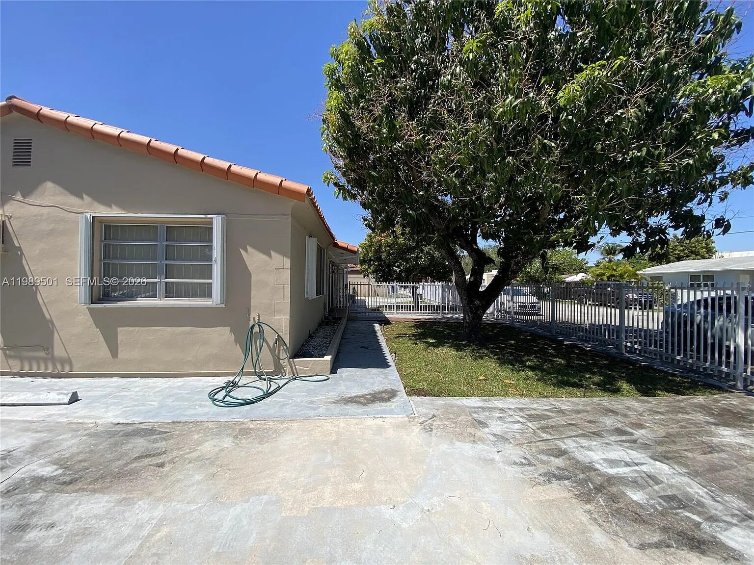 Building Photo - 3300 SW 10th St