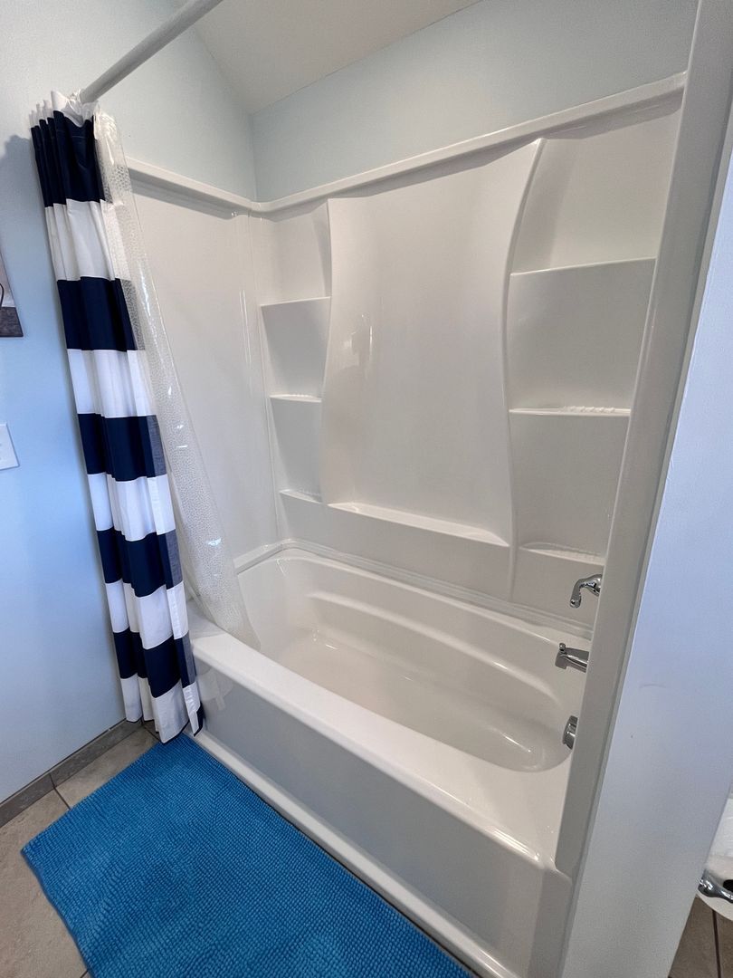 Building Photo - 420 Veritas St