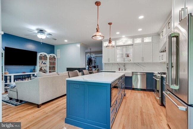 Building Photo - 150 Rees Pl