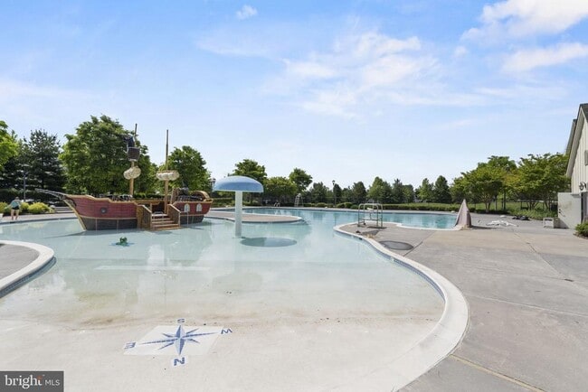 Building Photo - 107 Poinsettia Wy