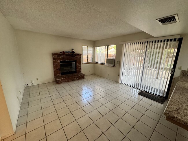 Building Photo - Beautiful 4 Bedroom Home