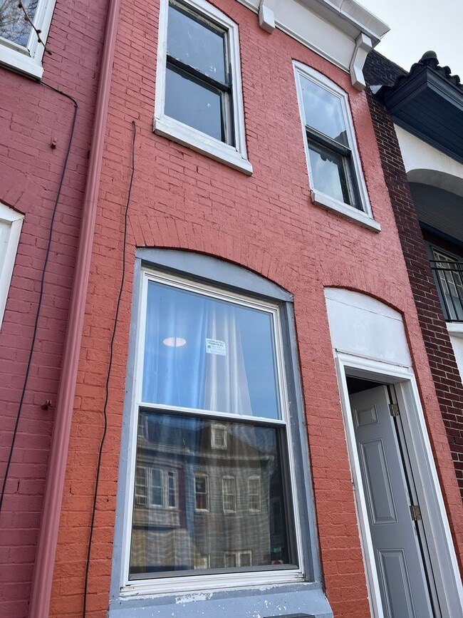 Building Photo - Newly Updated 3 Bedroom Home