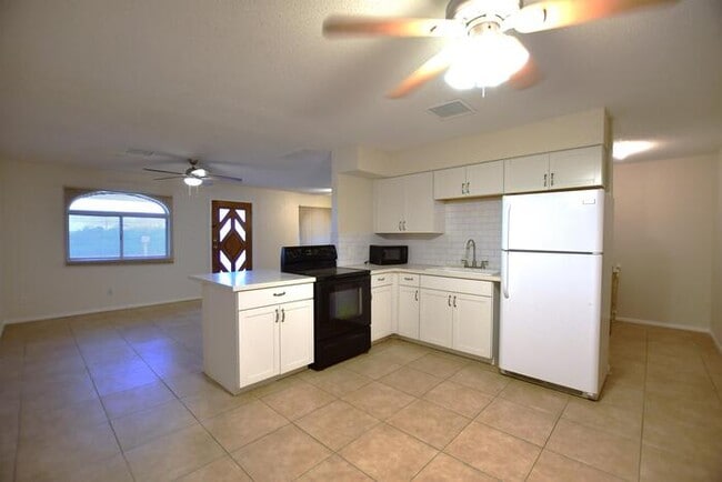 Building Photo - 75 S 94th St