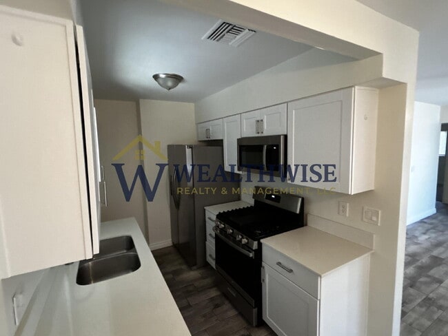 Building Photo - Freshly Remodeled 3 Bedroom 2 Bath Home for Rent 4641 E 13th Street Unit A,Tucson, AZ 85711 $1,49...