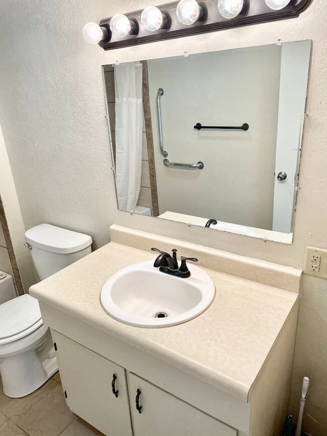 Building Photo - 1623 Cedar St