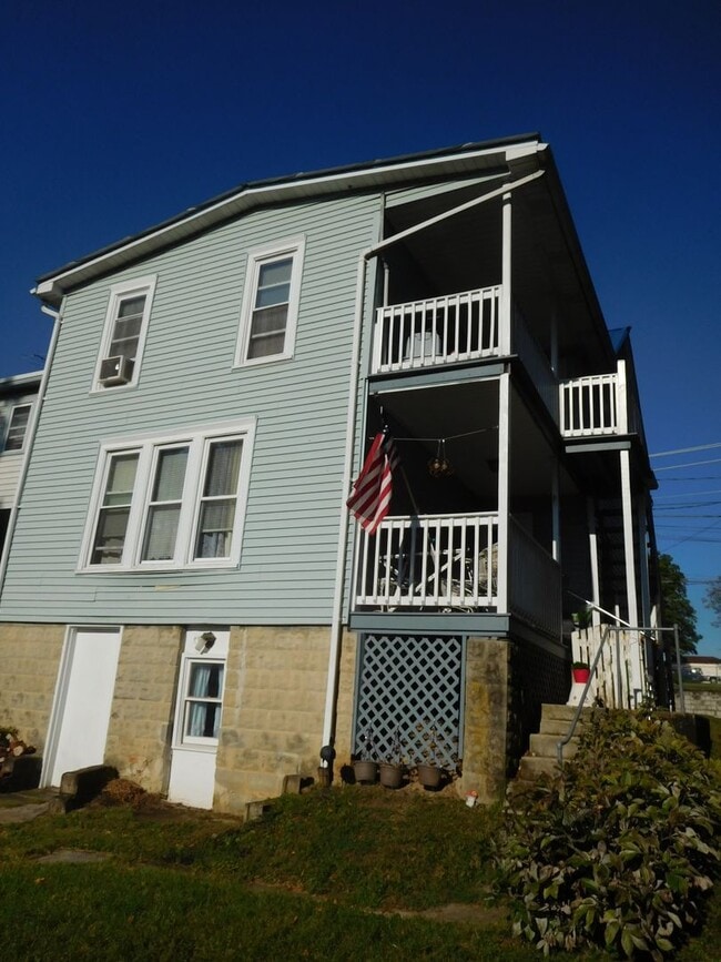 Building Photo - 319 Fairview Ave