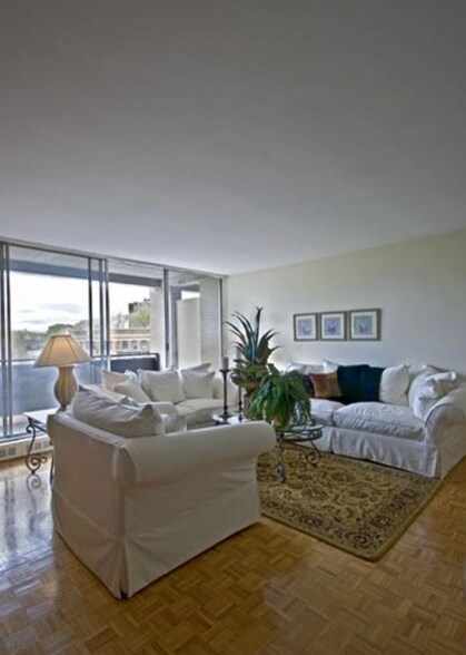 Primary Photo - 135 Chiswick Rd