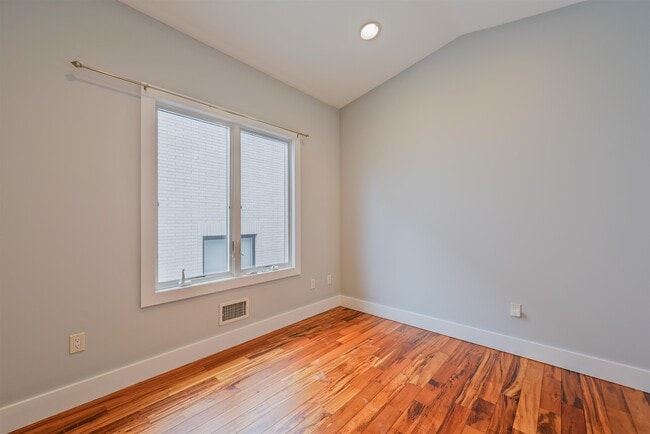 Building Photo - 760 Undercliff Ave