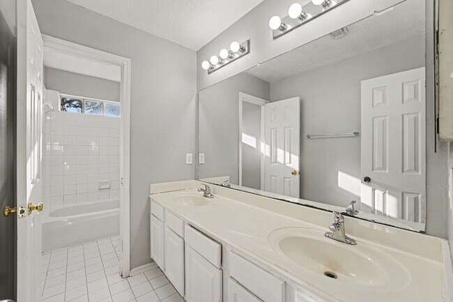 Building Photo - 5402 Timbers Quail Dr