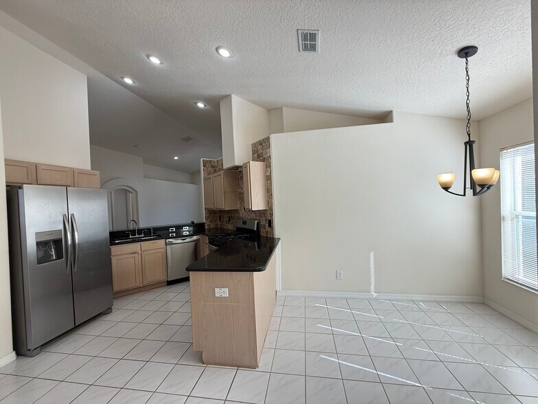 Building Photo - 1628 Maximilian Dr