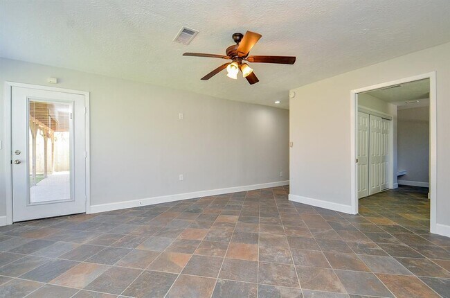 Building Photo - 7203 Sharpsburg Dr