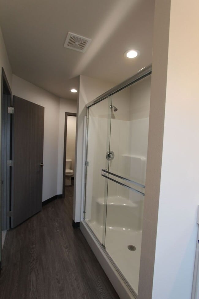 Building Photo - Modern design 3-bed, 2.5 bath duplex avail...