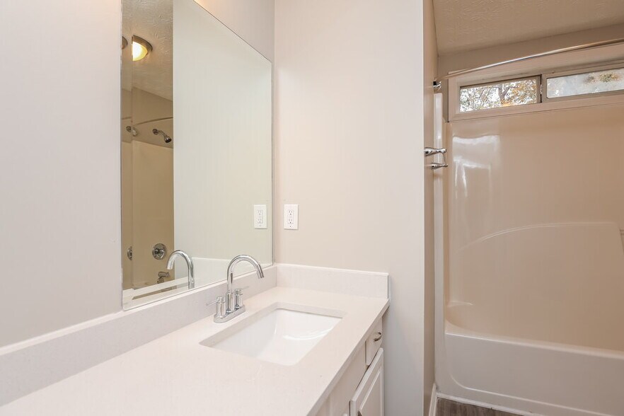 Building Photo - 5539 Princeton Oaks Ln