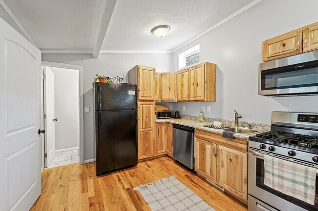 Building Photo - 373 Bluff Ave