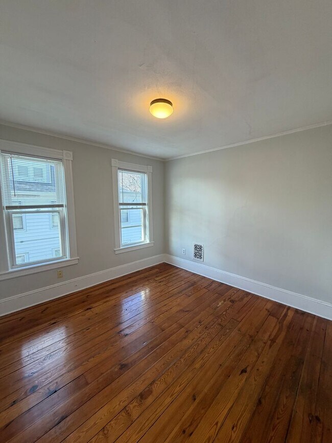 Building Photo - 27-29 Dalton Ave