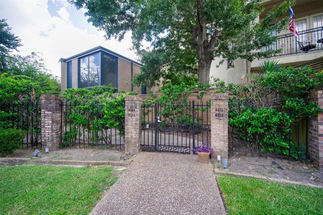 Primary Photo - 6311 Riverview Way