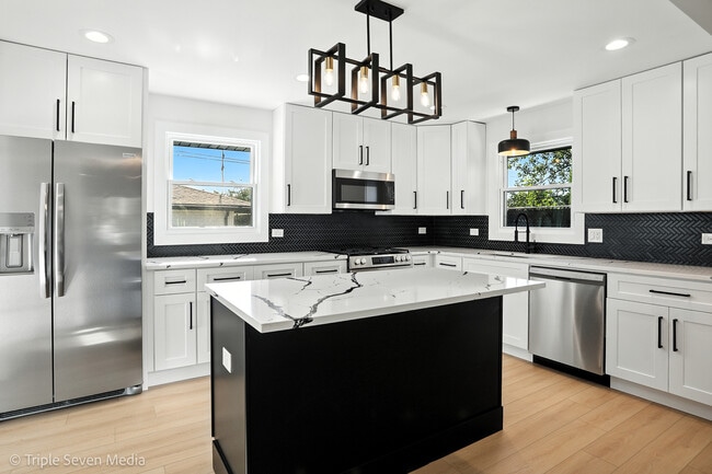 Building Photo - 8053 Newland Ave