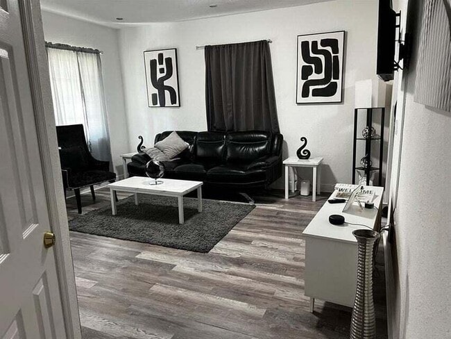 Building Photo - 538 SW 7th St