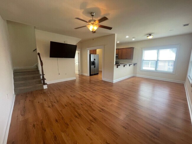 Building Photo - PRE-LEASING FOR AUGUST 2025!