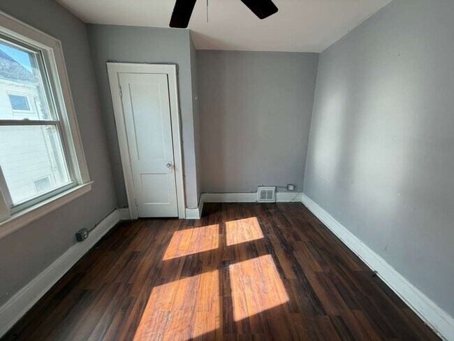 Building Photo - 4913 E 85th St