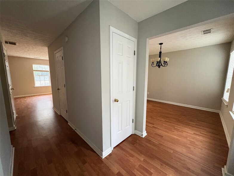Building Photo - 1863 Skylar Leigh Dr