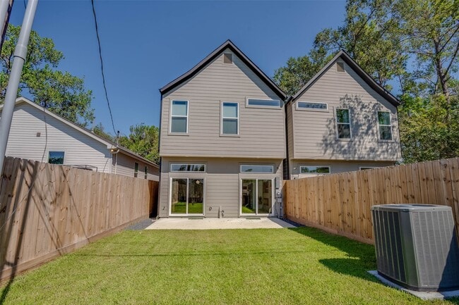 Building Photo - 3115 Armada Dr