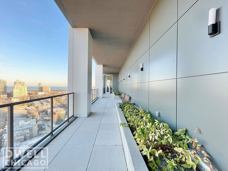Building Photo - 2301 N Lincoln Ave