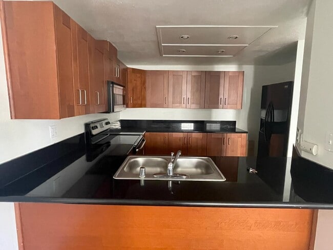 Building Photo - 740 Eastshore Terrace