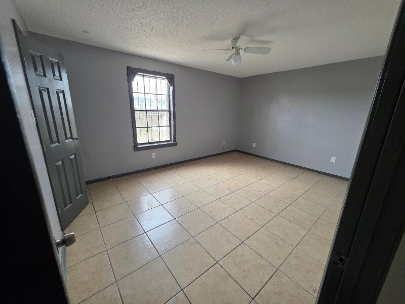 Building Photo - 7813 Star St