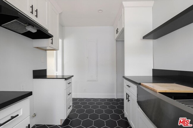 Building Photo - 11683 Chandler Blvd