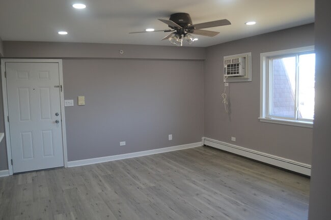 Building Photo - 7100 Laverne Ln