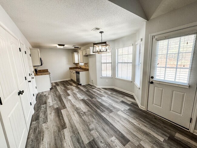 Building Photo - 1645 Sawmill Creek Ln