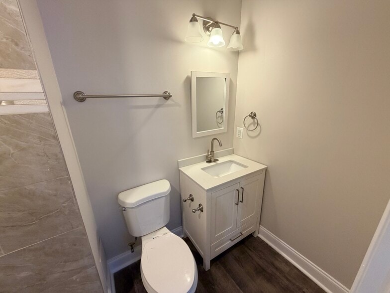 En-suite bathroom to primary bedroom - 607 Cheraton rd