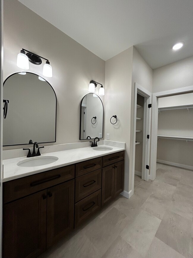 Building Photo - 1112 Reserve St N