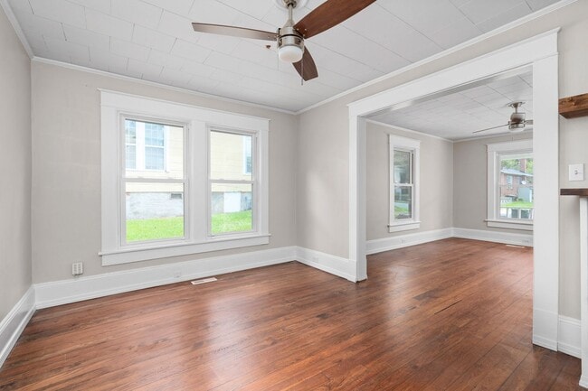 Building Photo - Cozy 3-Bedroom Home with Classic Charm in ...