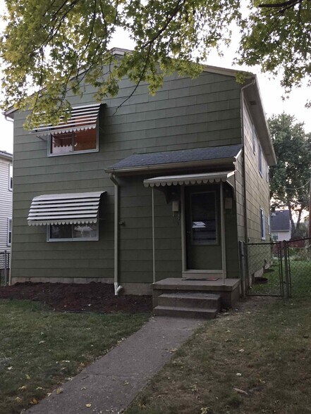 Primary Photo - 815 Oxley Rd