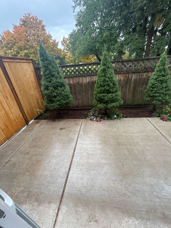 Building Photo - Start the New Year Early! Move in with December's Rent FREE! Deposit Only!