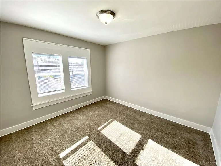 Building Photo - 100 E 3rd St