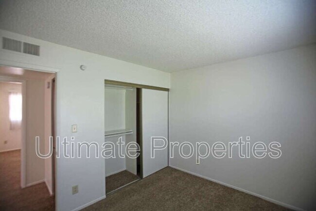Building Photo - 5339 W Sunnyside Dr