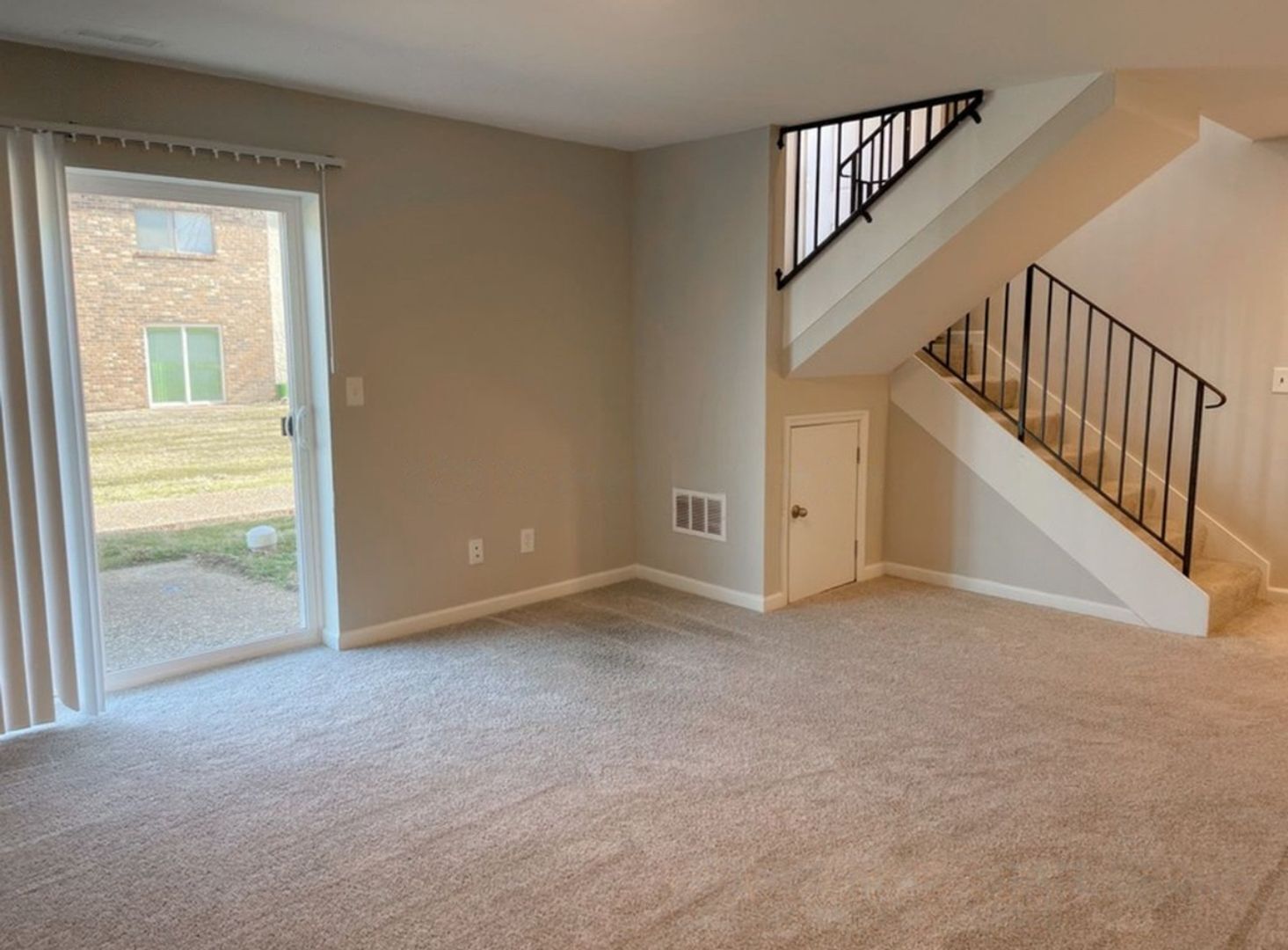 Building Photo - 325 Carmel Woods Dr