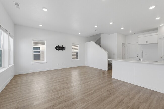 Building Photo - 961 W 1000 N